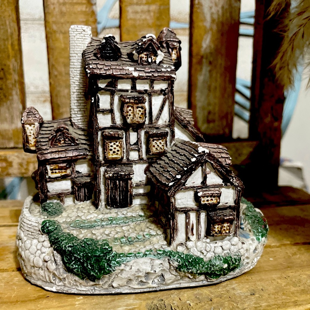 Ron Gordon Designs Lighted Old English Cottage 1986
